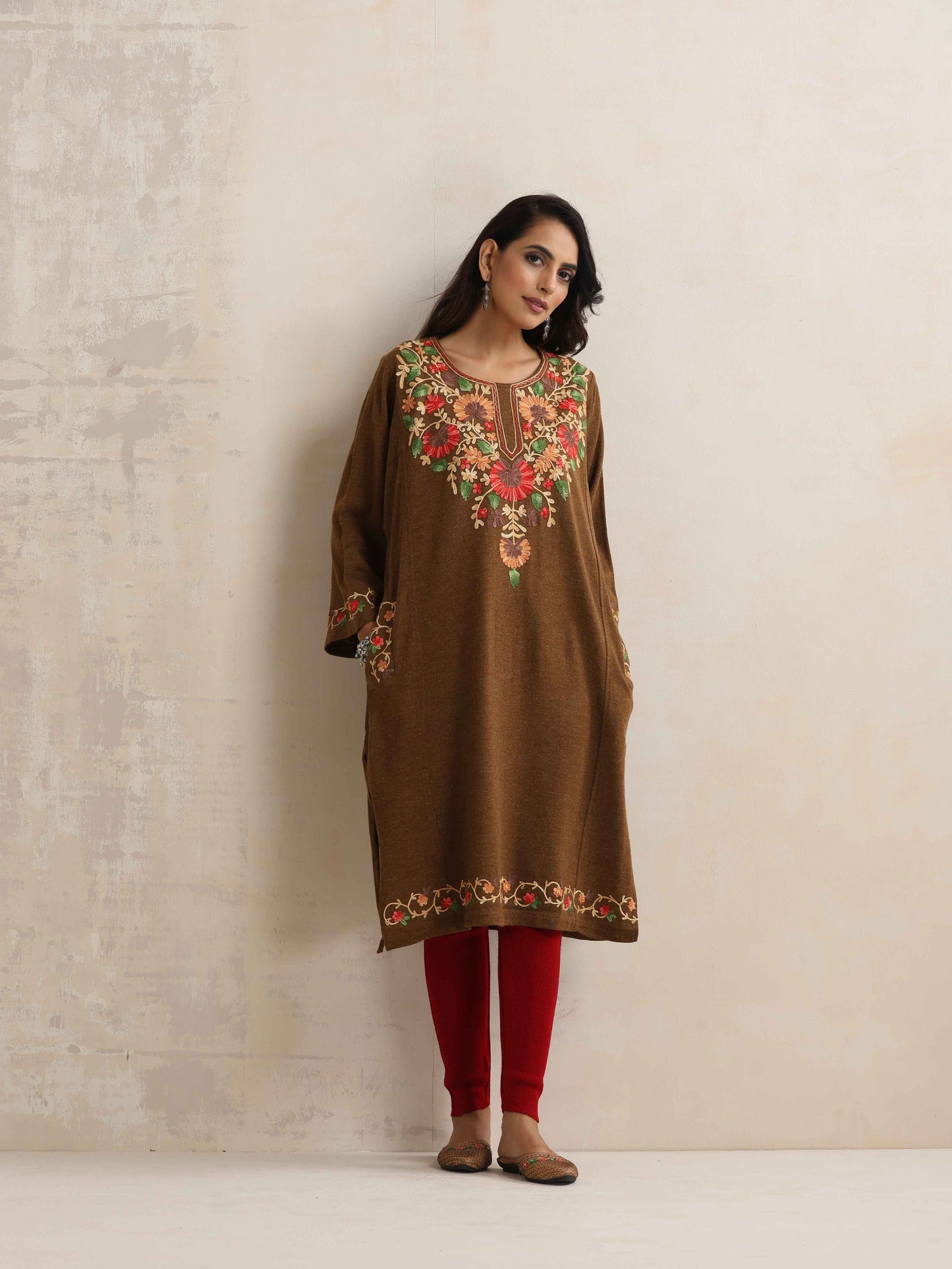 trueBrowns Brown Kashmiri Floral Embroidered Woollen Phiran Kurta