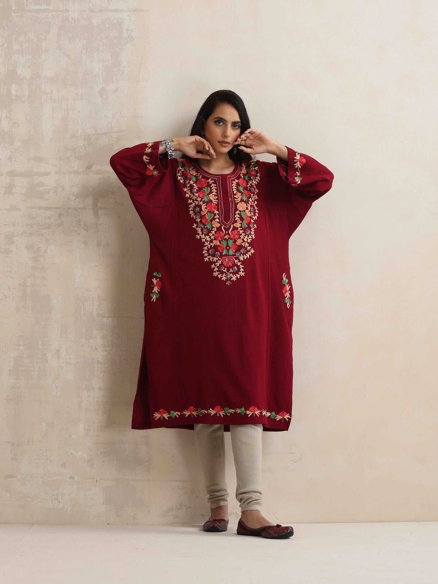 trueBrowns Maroon Kashmiri Embroidered Woollen Phiran Kurta