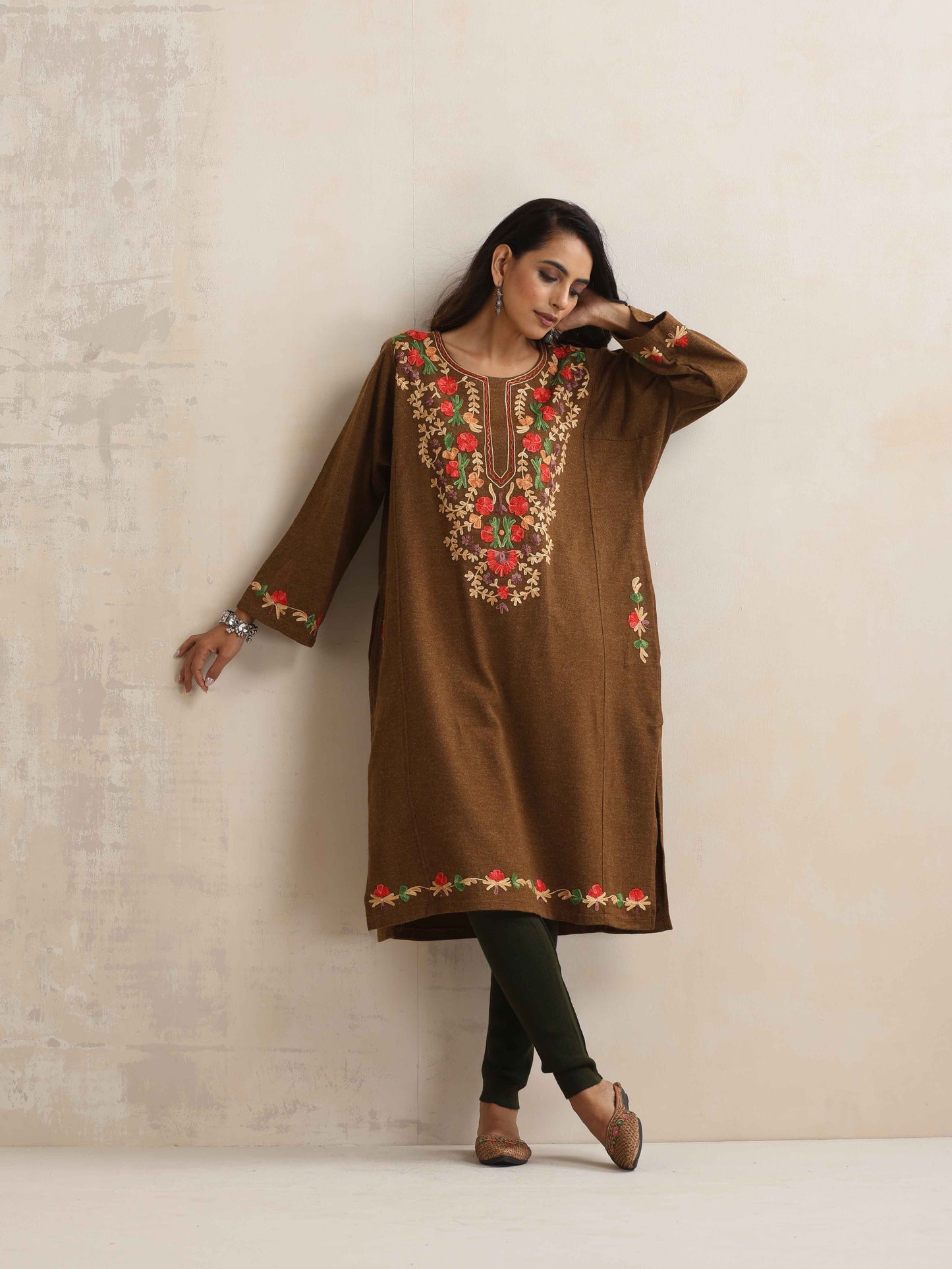 trueBrowns Brown Kashmiri Embroidered Woollen Phiran Kurta