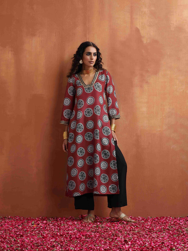 trueBrowns Maroon Print High Slit Kurta Set