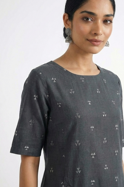 Maati Co-Ord Set Slate Triangle Weave Cotton Side Button Adjustable Slit Kurta & Pants