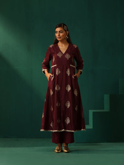 trueBrowns Wine Geometric Viscose Silk V-Neck Front Slit Kurta Pant Set