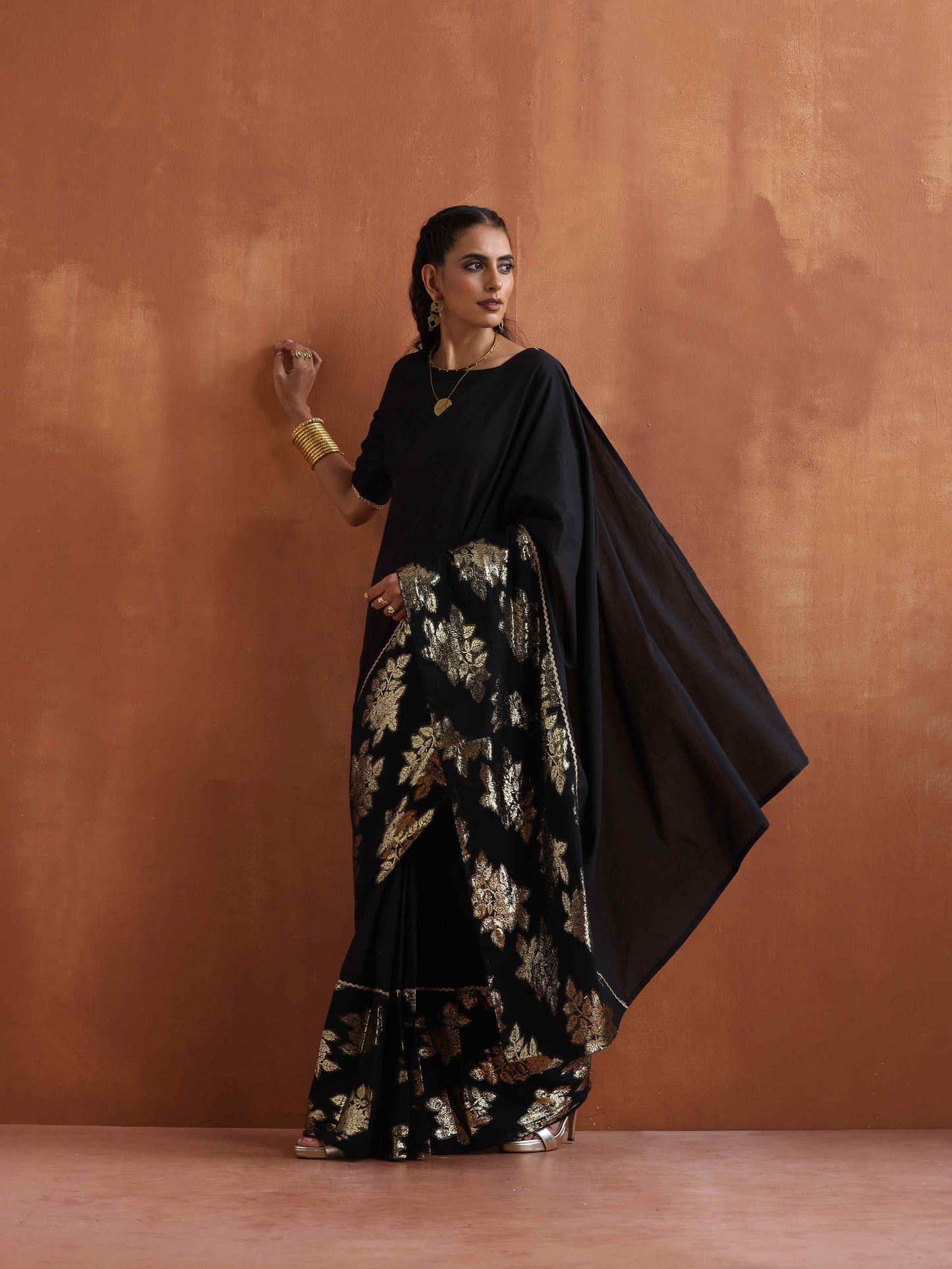 trueBrowns Black Metallic Ready To Wear Saree