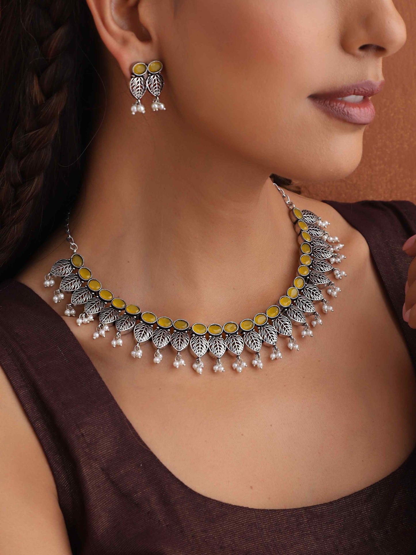 trueBrowns Silver Tone Stone Necklace Set