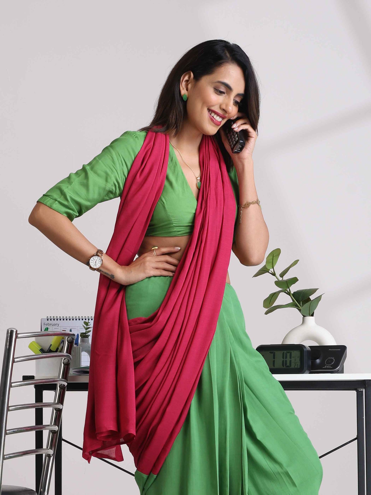 trueBrowns Green Pink Muslin Silk Pre-Stitched Saree