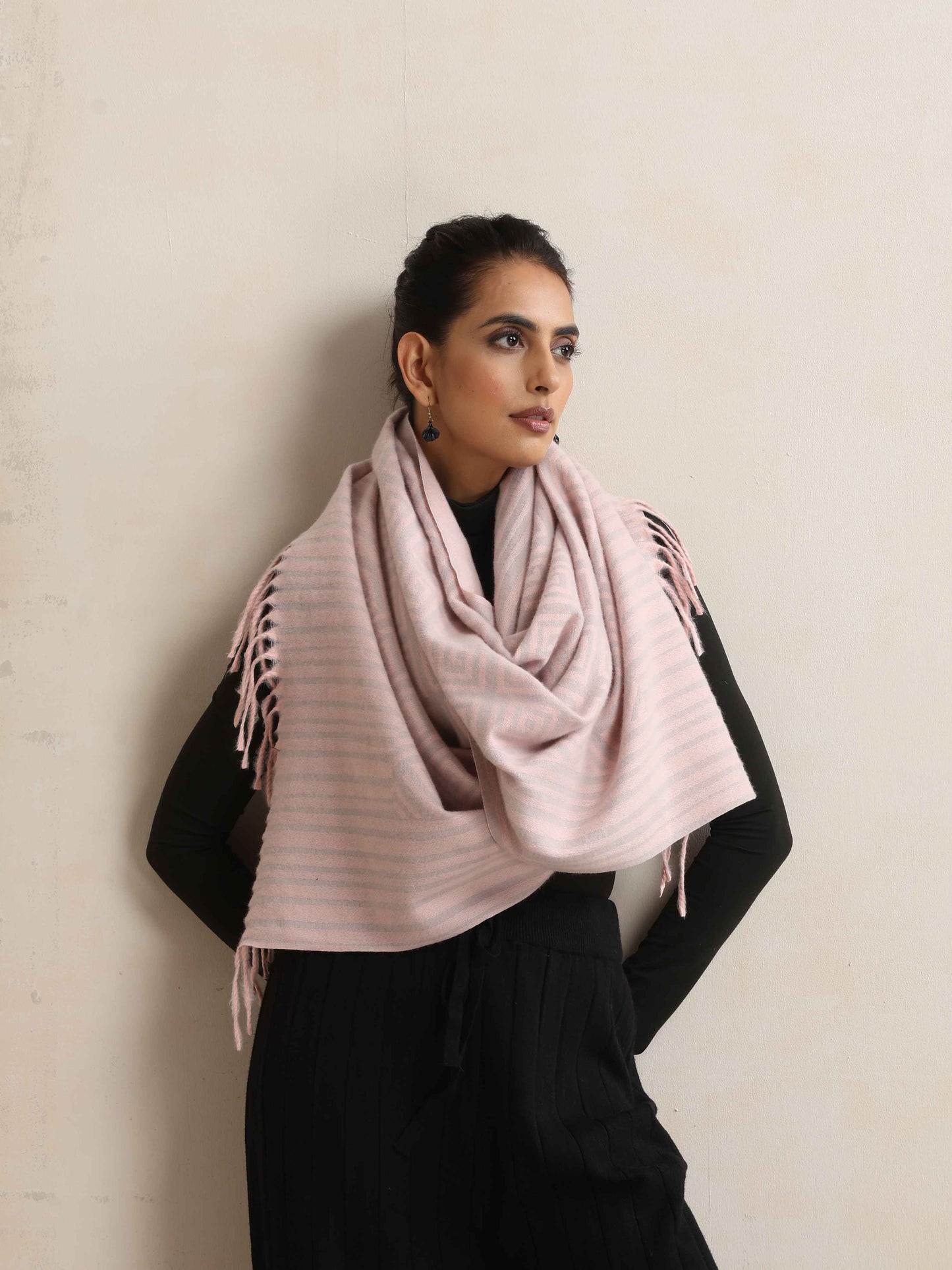 trueBrowns Pink Geometric Woven Stole