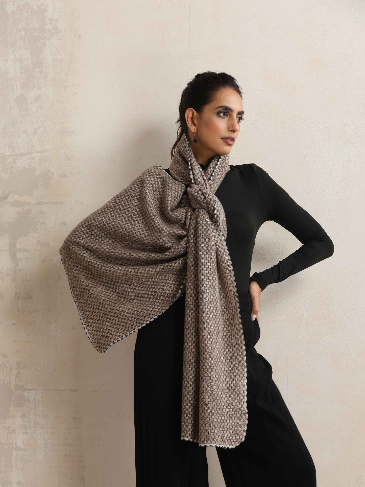 trueBrowns Grey Check Stole