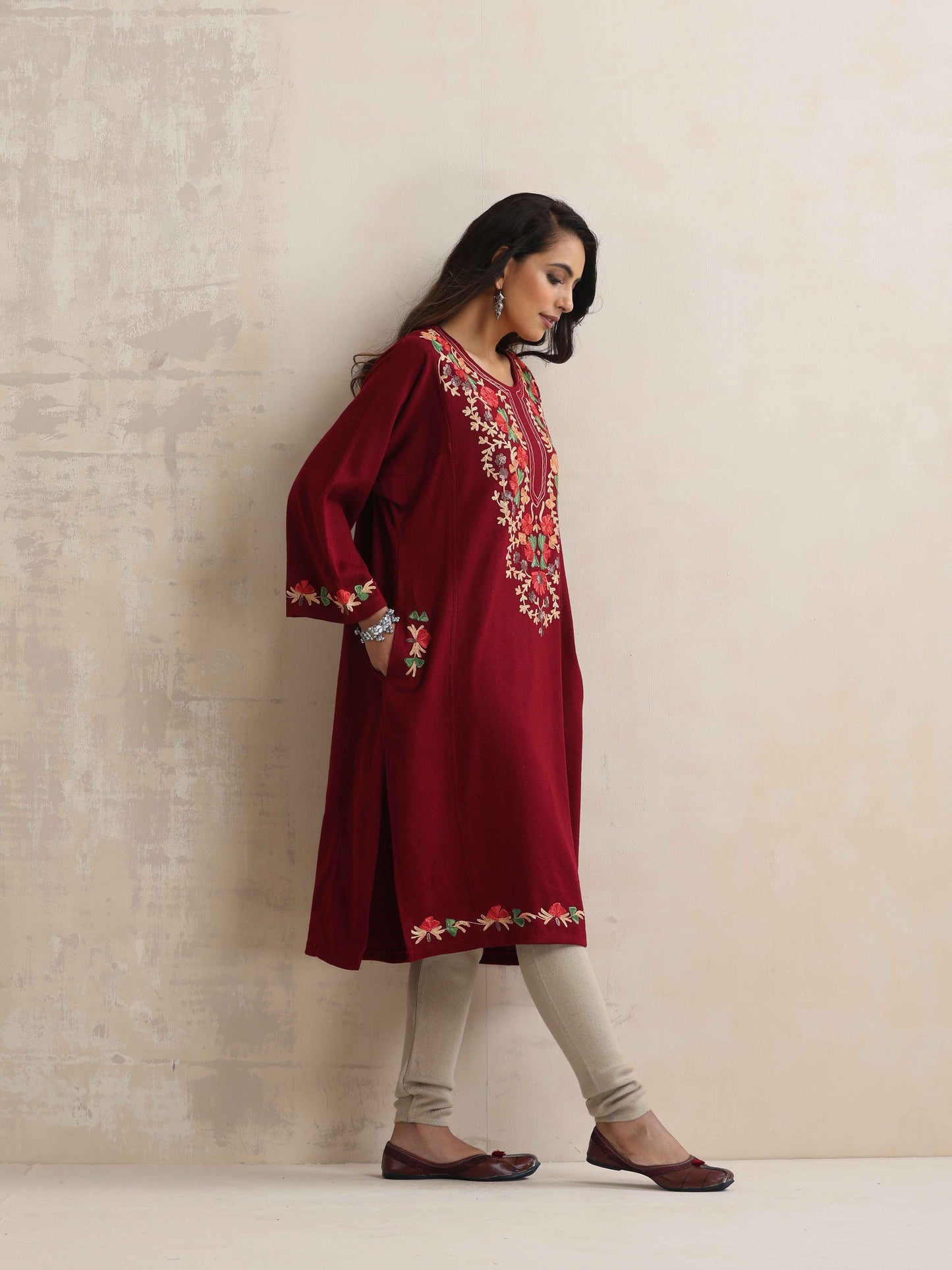 trueBrowns Maroon Kashmiri Embroidered Woollen Phiran Kurta
