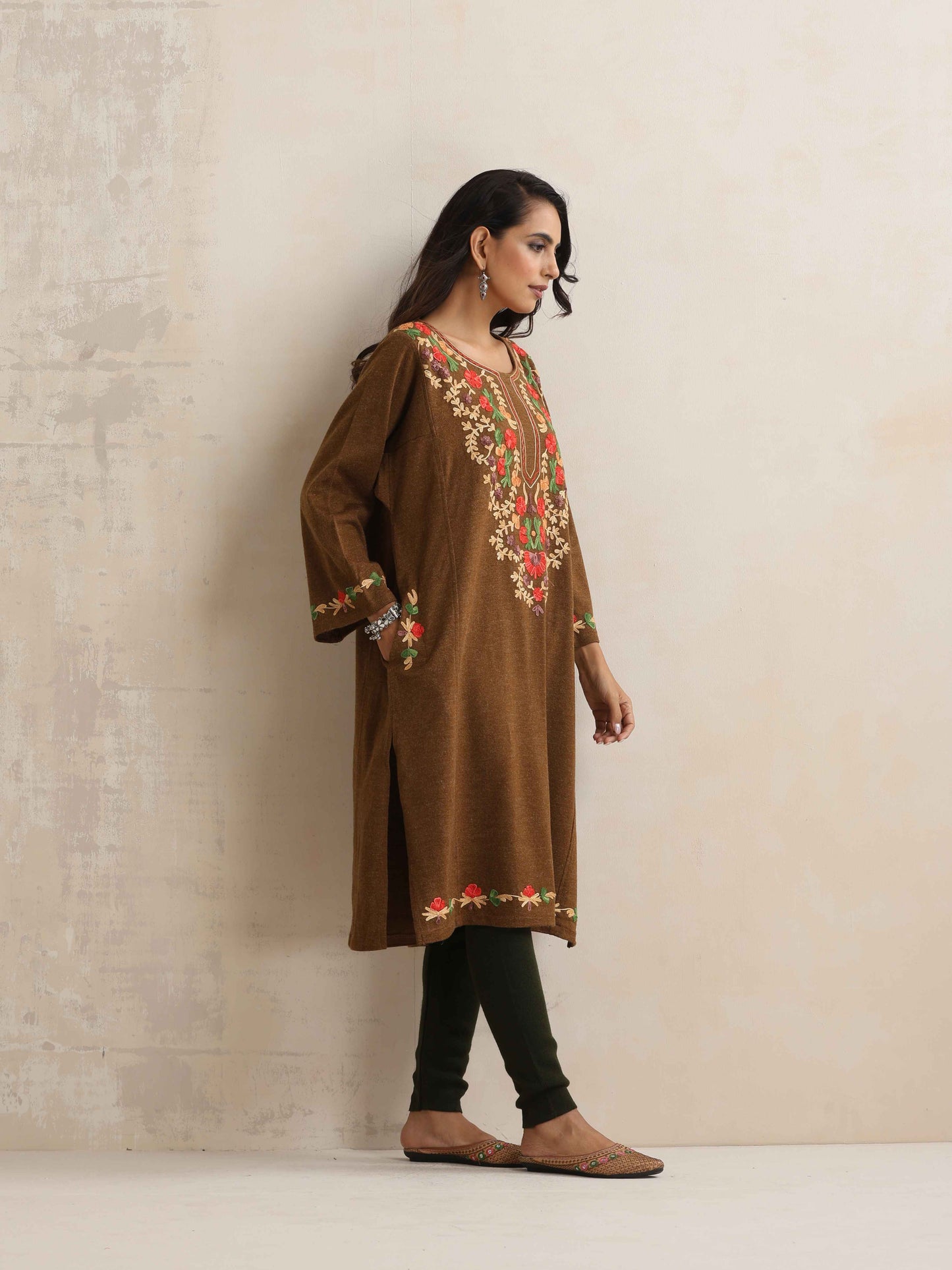 trueBrowns Brown Kashmiri Embroidered Woollen Phiran Kurta