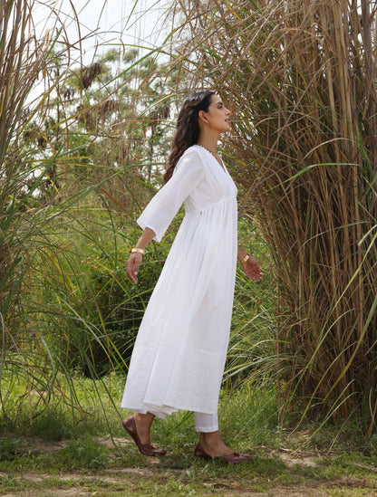 trueBrowns White Cotton Embroidered Anarkali Kurta Set