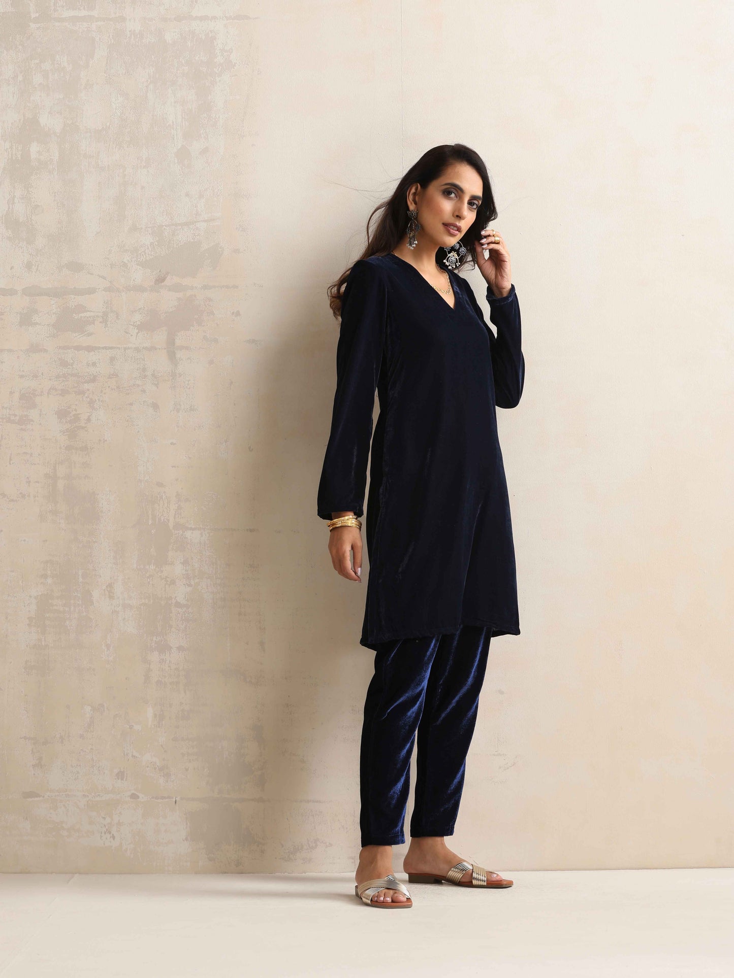 trueBrowns Blue Velvet Kurta Co-ord Set