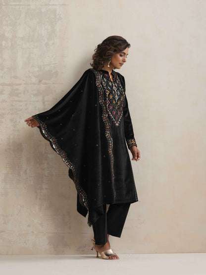 trueBrowns Black Velvet Geometric Embroidered Kurta Pant Dupatta Set