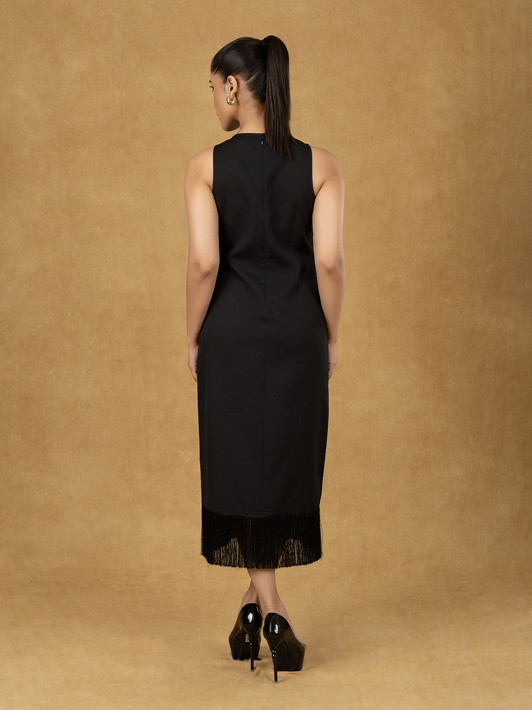 Black Solid Sleeveless Midi Dress