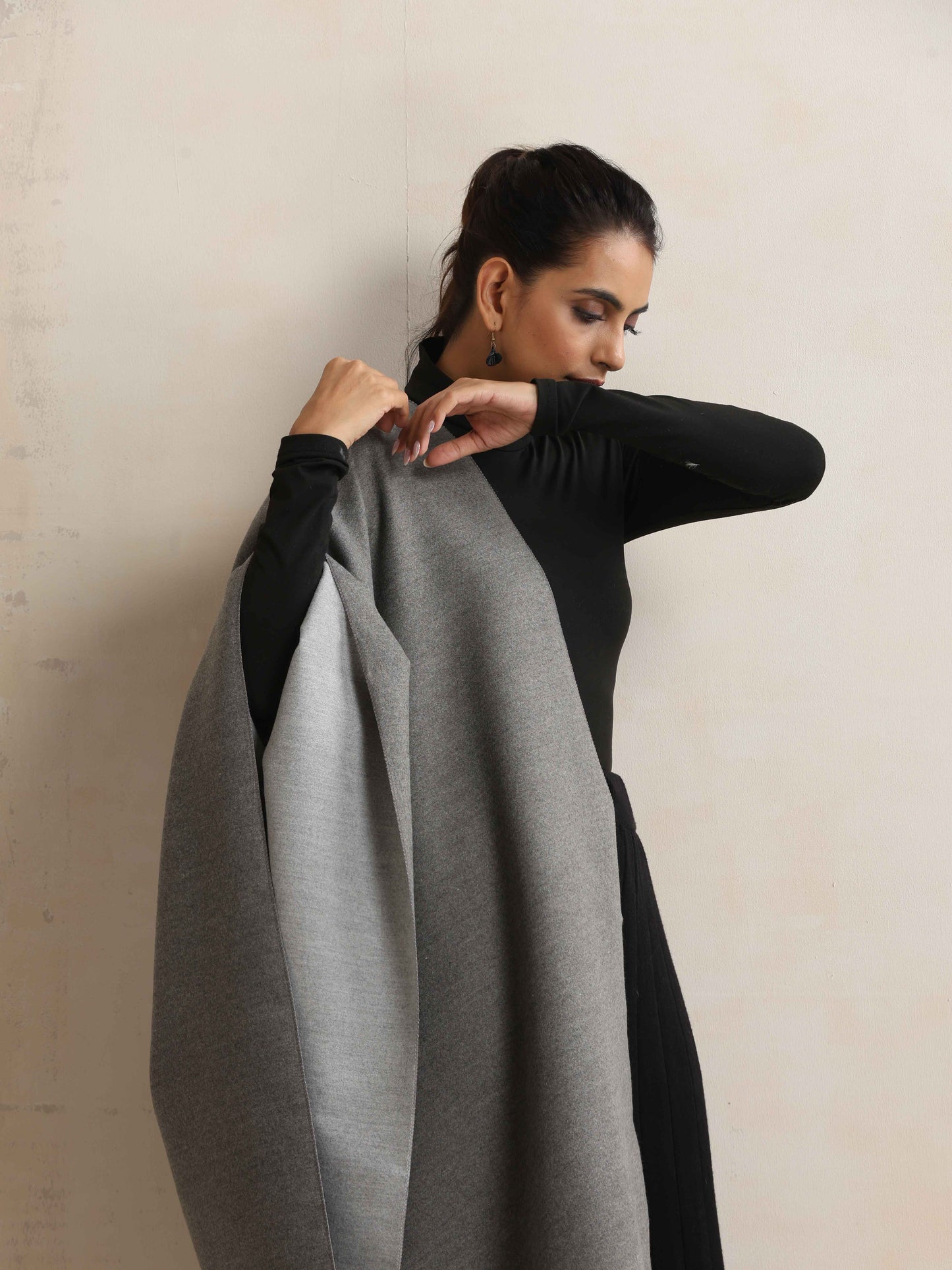 trueBrowns Grey Reversible Stole