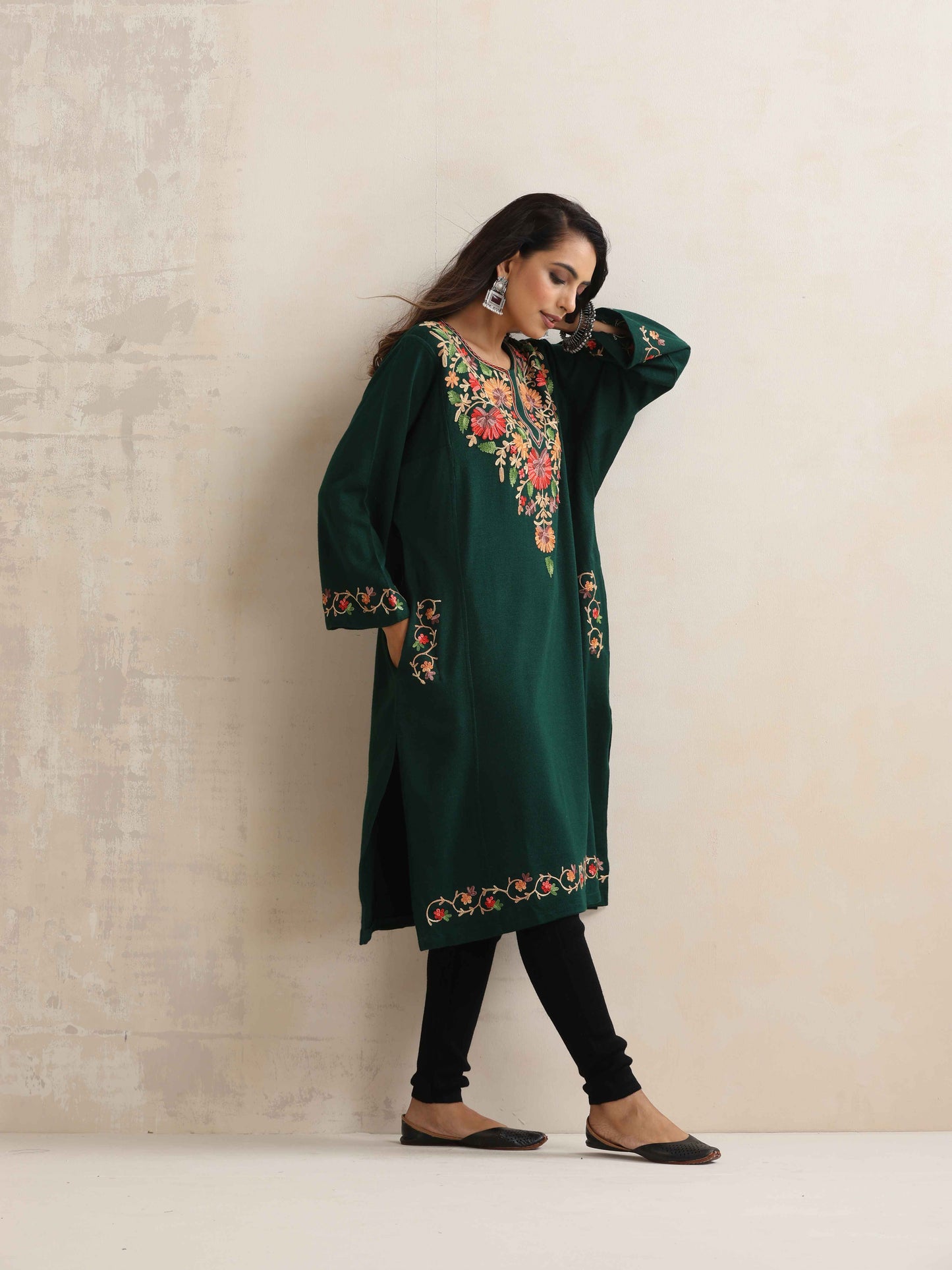 trueBrowns Green Kashmiri Embroidered Woollen Phiran Kurta