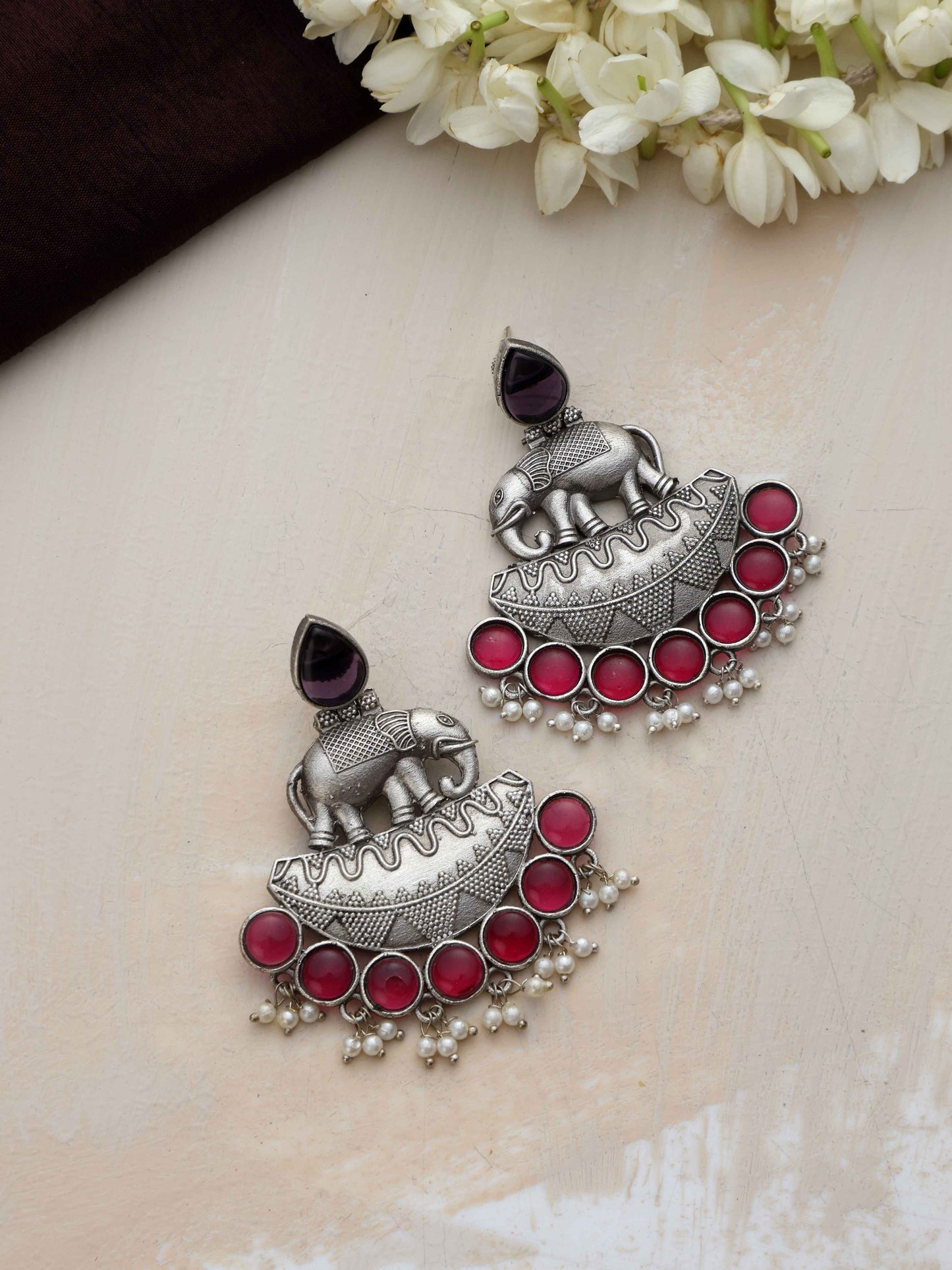 trueBrowns Silver Tone Elephant Dangle Earrings