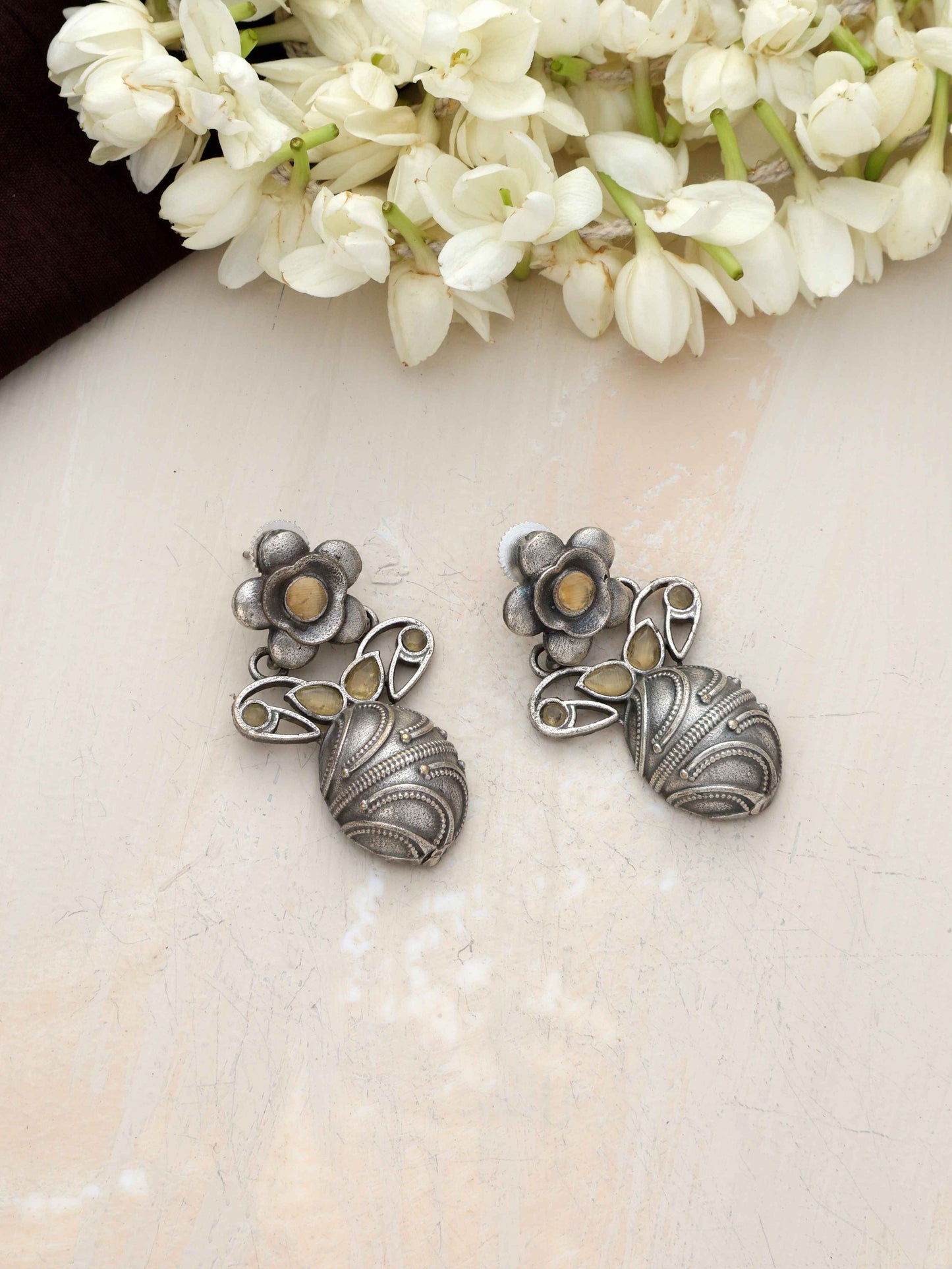 trueBrowns Silver Tone Oval Drop Earrings