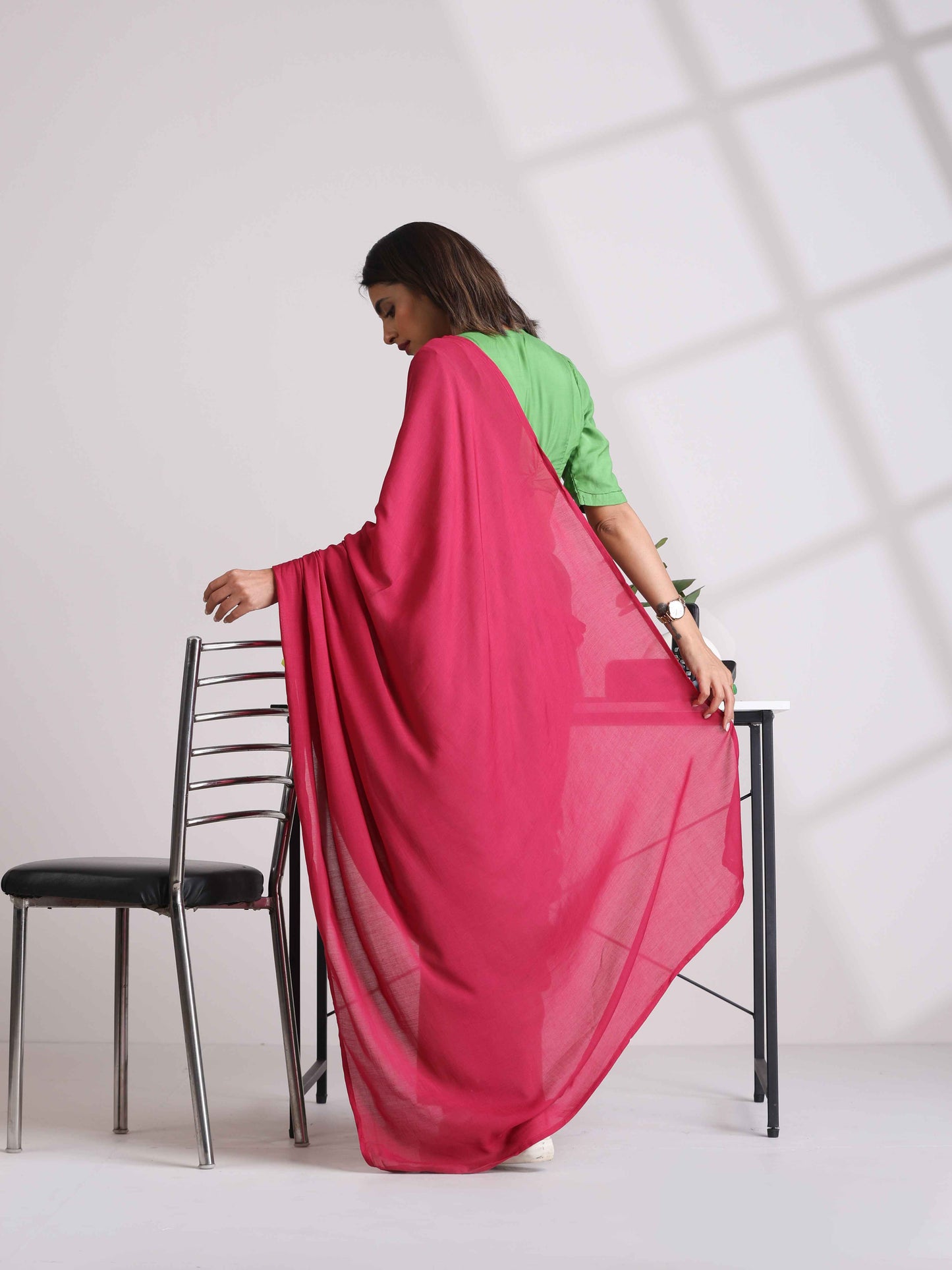 trueBrowns Green Pink Muslin Silk Pre-Stitched Saree