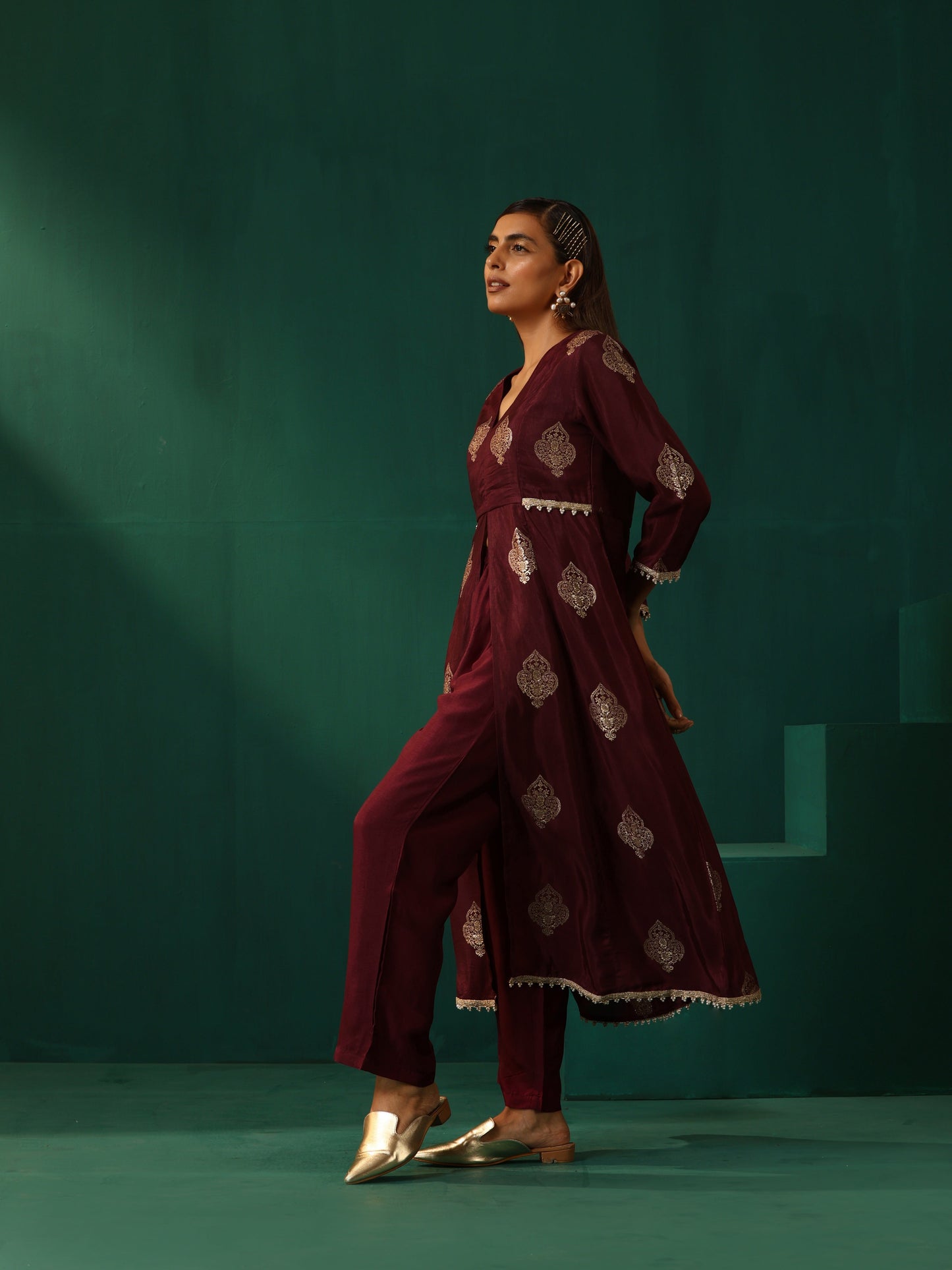 trueBrowns Wine Geometric Viscose Silk V-Neck Front Slit Kurta Pant Set