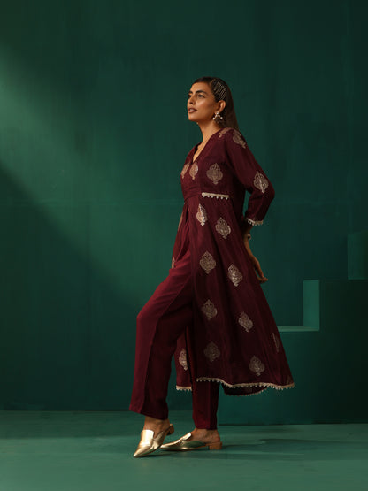 trueBrowns Wine Geometric Viscose Silk V-Neck Front Slit Kurta Pant Set