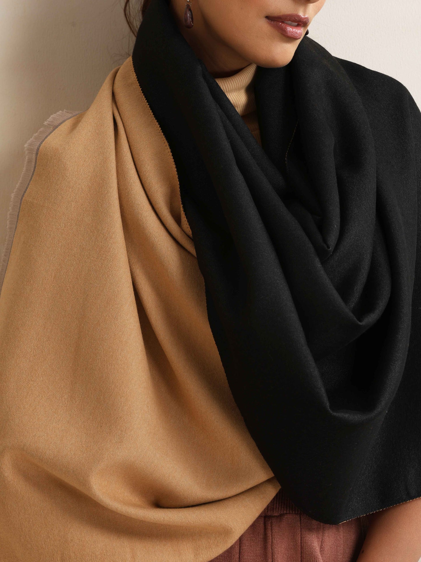 trueBrowns Black Reversible Stole