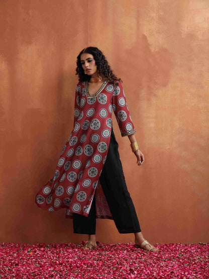 trueBrowns Maroon Print High Slit Kurta Set