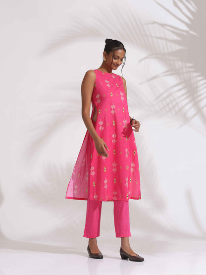 trueBrowns Pink Cotton Print Sleeveless Kurta Set