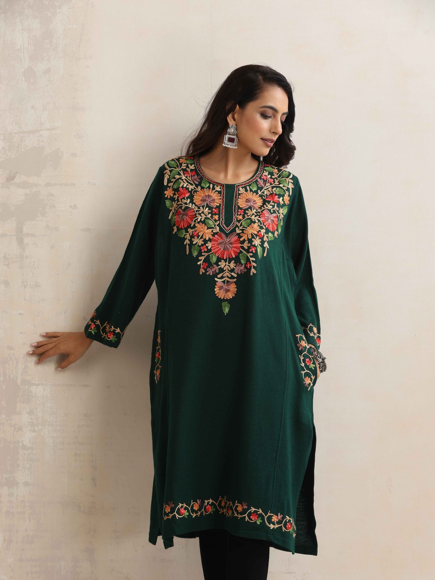 trueBrowns Green Kashmiri Embroidered Woollen Phiran Kurta