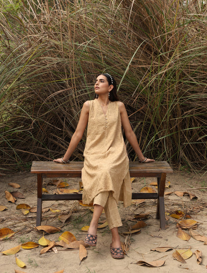 trueBrowns Peach Cotton Embroidered S/L Kurta Set