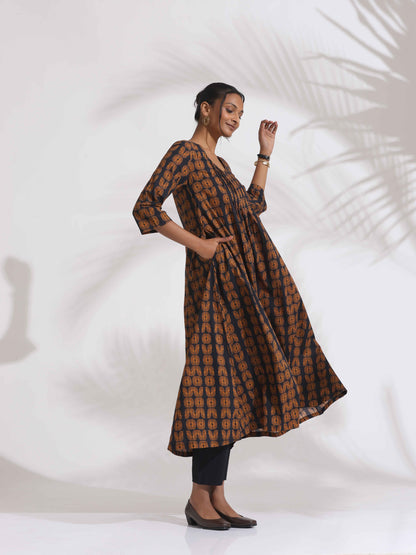trueBrowns Black Cotton Print Pleated Flared Kurta Set