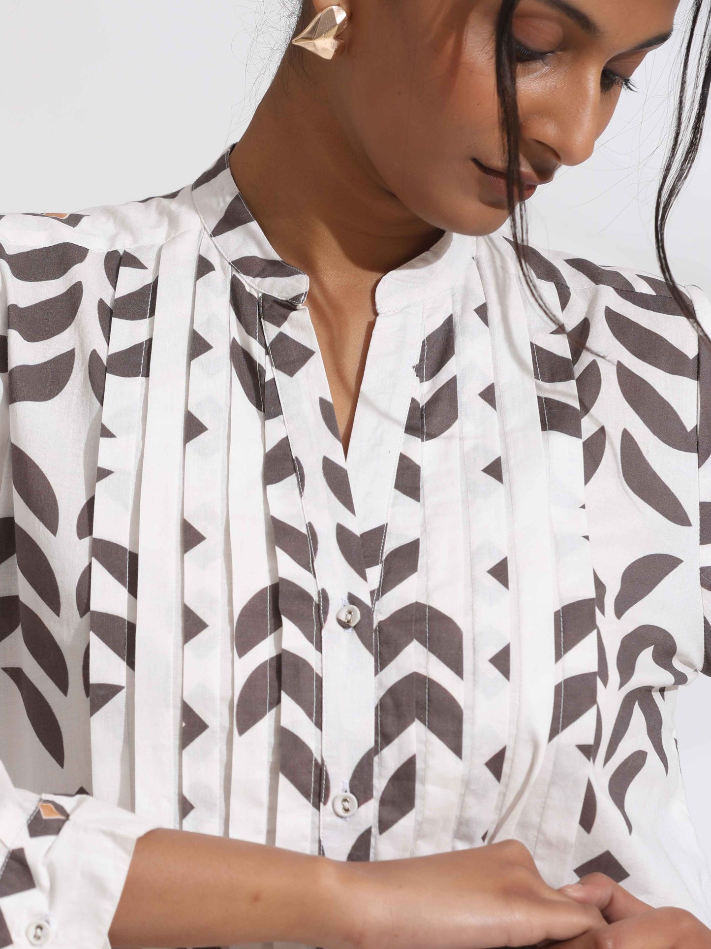 trueBrowns White Cotton Stripe Print Pleated Kurta Set