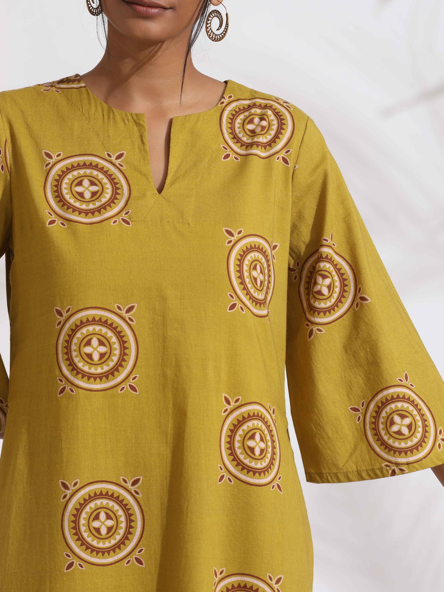 trueBrowns Green Cotton Print HighSlit Kurta Set