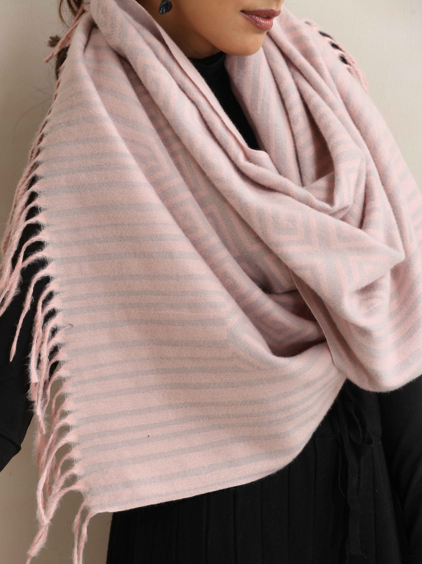 trueBrowns Pink Geometric Woven Stole