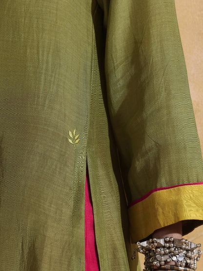 trueBrowns Green Muslin Silk High-Slit Kurta Pant Set