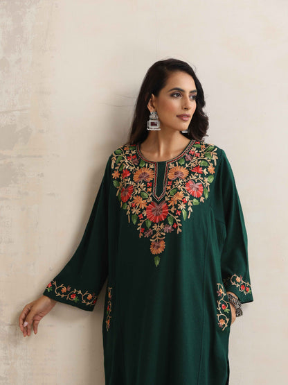 trueBrowns Green Kashmiri Embroidered Woollen Phiran Kurta