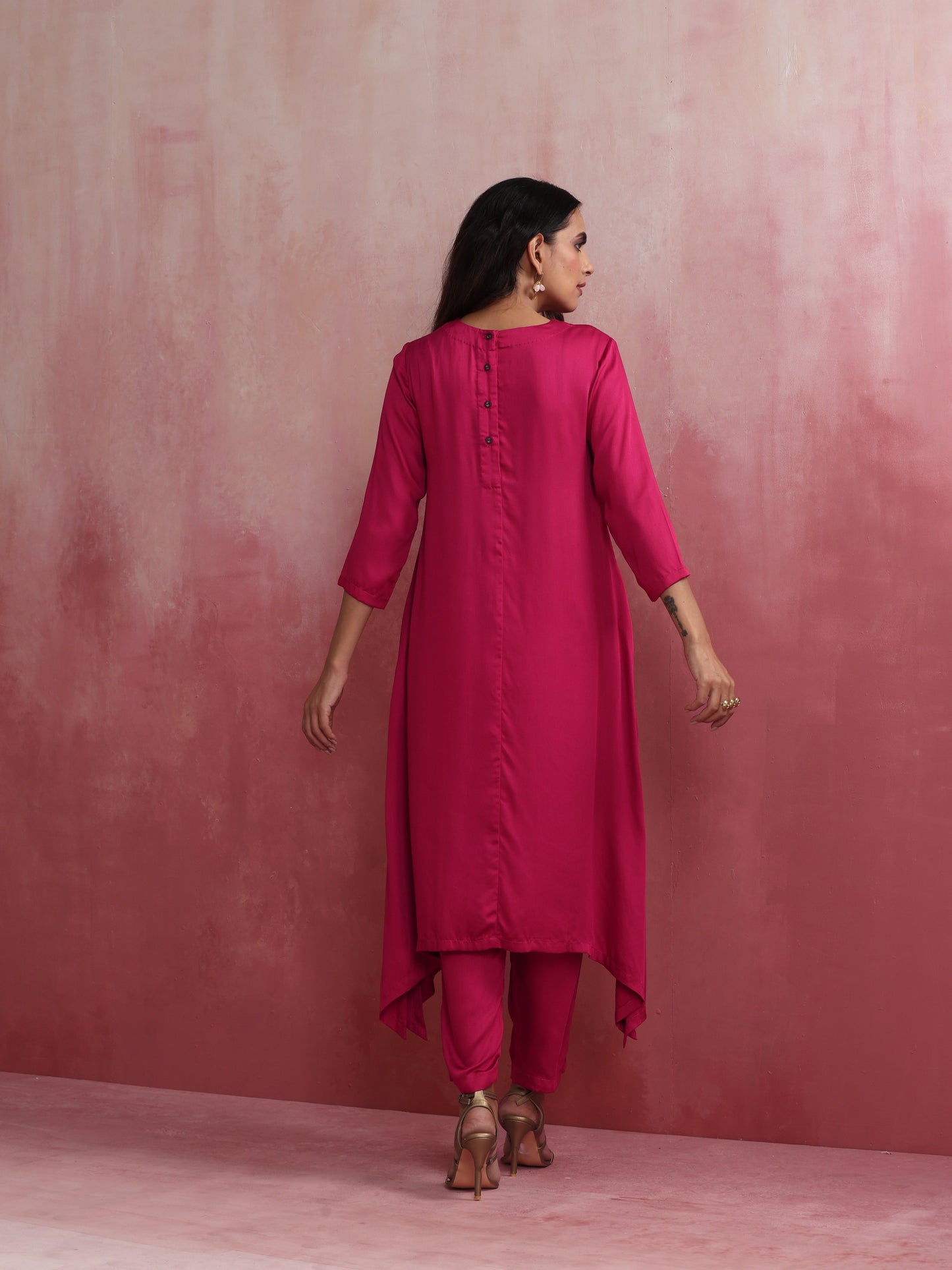 trueBrowns Magenta Highlow Modal Kurta Set