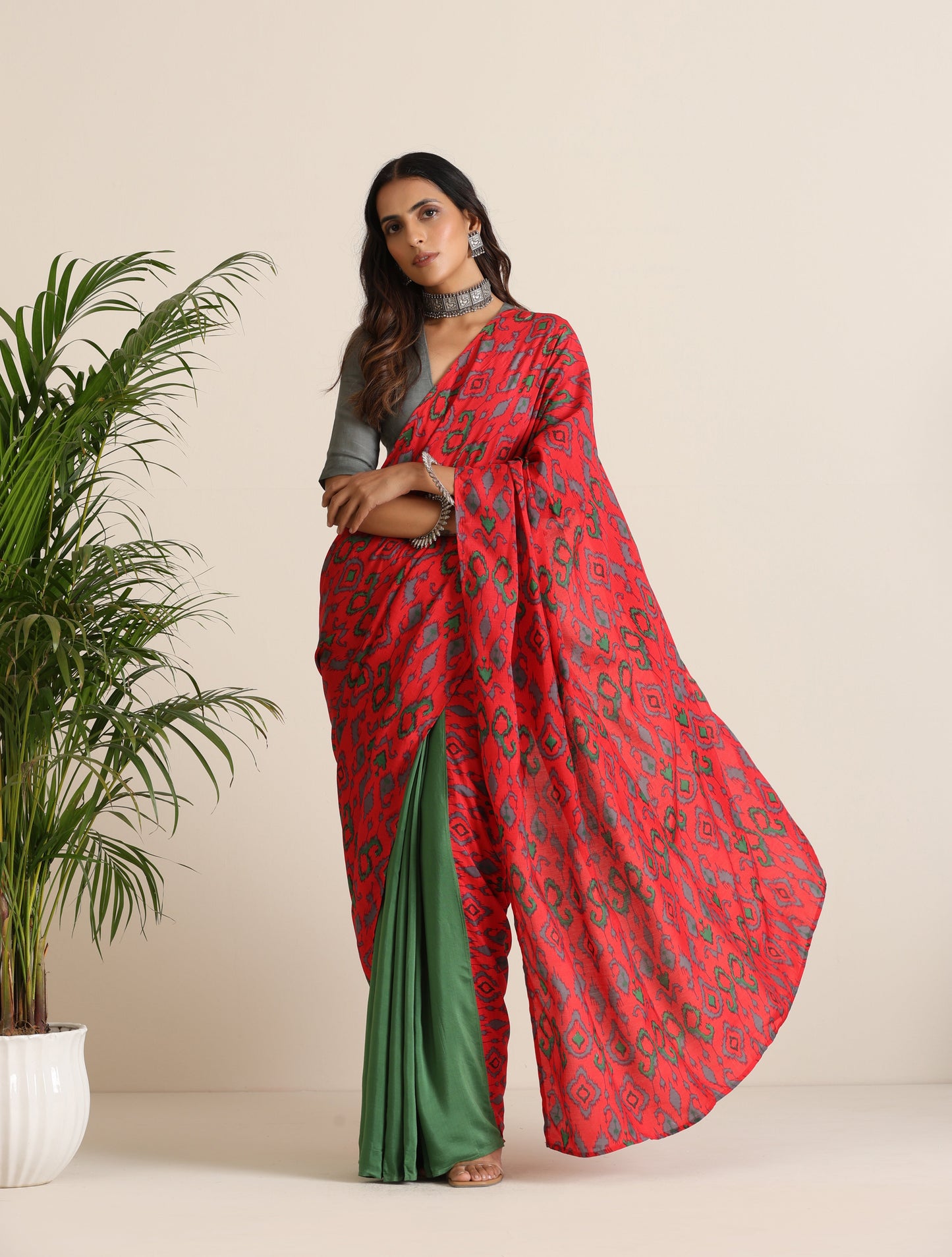 trueBrowns Red Muslin Ikat Ready to Wear Saree