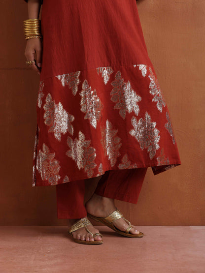 trueBrowns Rust Metallic Straight Kurta Set