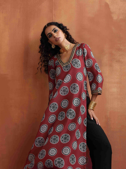 trueBrowns Maroon Print High Slit Kurta Set