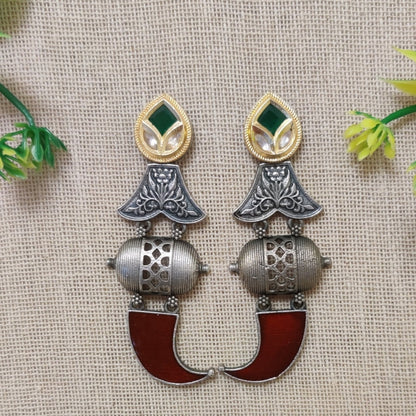 kitar shaped earring red