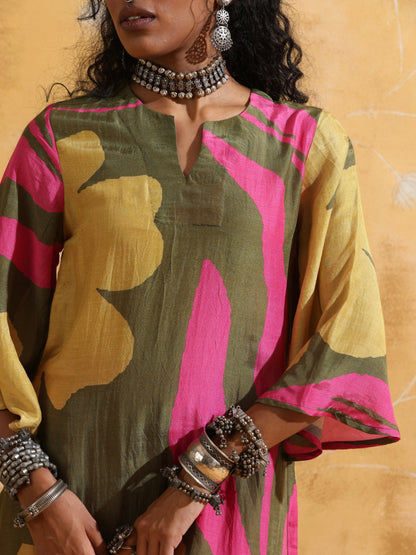 trueBrowns Green Pink Floral Print Muslin Silk High-Slit Kurta Set