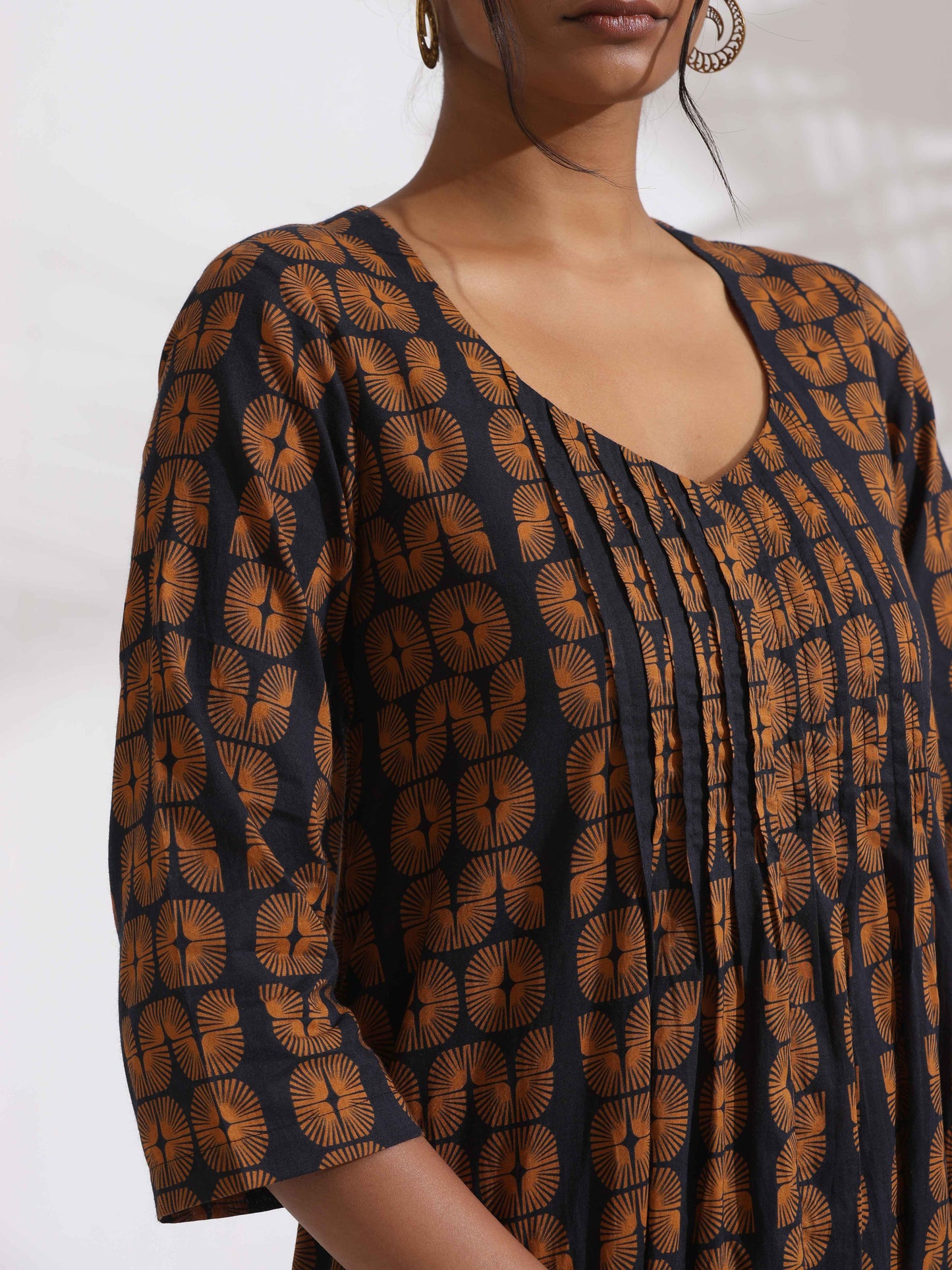 trueBrowns Black Cotton Print Pleated Flared Kurta Set