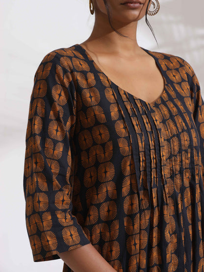 trueBrowns Black Cotton Print Pleated Flared Kurta Set