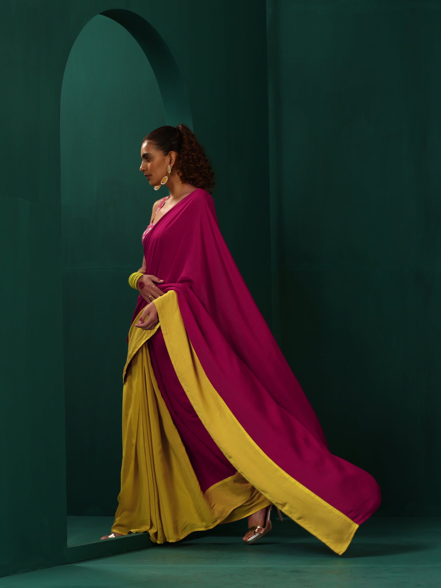 trueBrowns Lime Yellow Pink Muslin Silk Pre-Stitched Saree