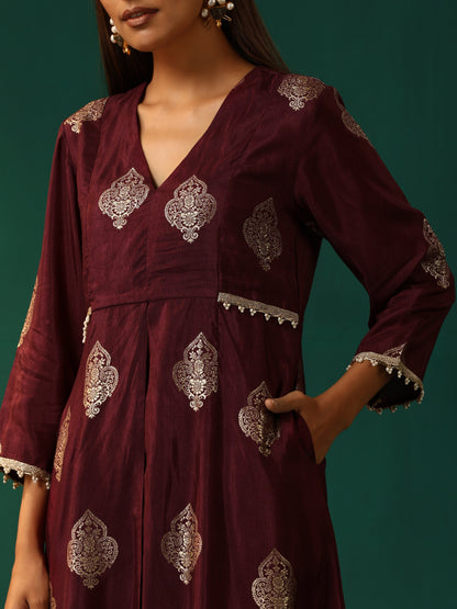 trueBrowns Wine Geometric Viscose Silk V-Neck Front Slit Kurta Pant Set