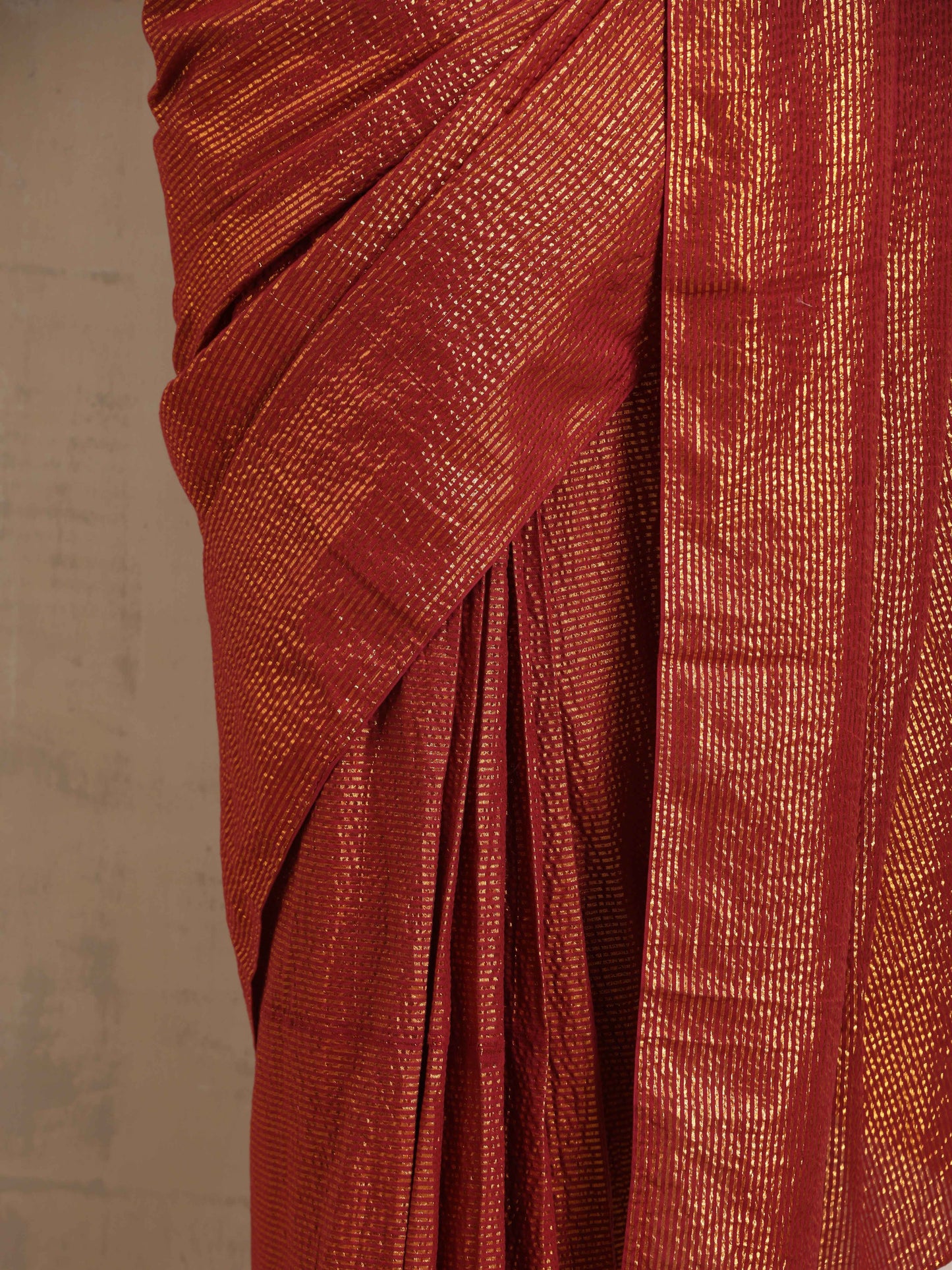 trueBrowns Maroon Gold Metallic Ready To Wear Saree