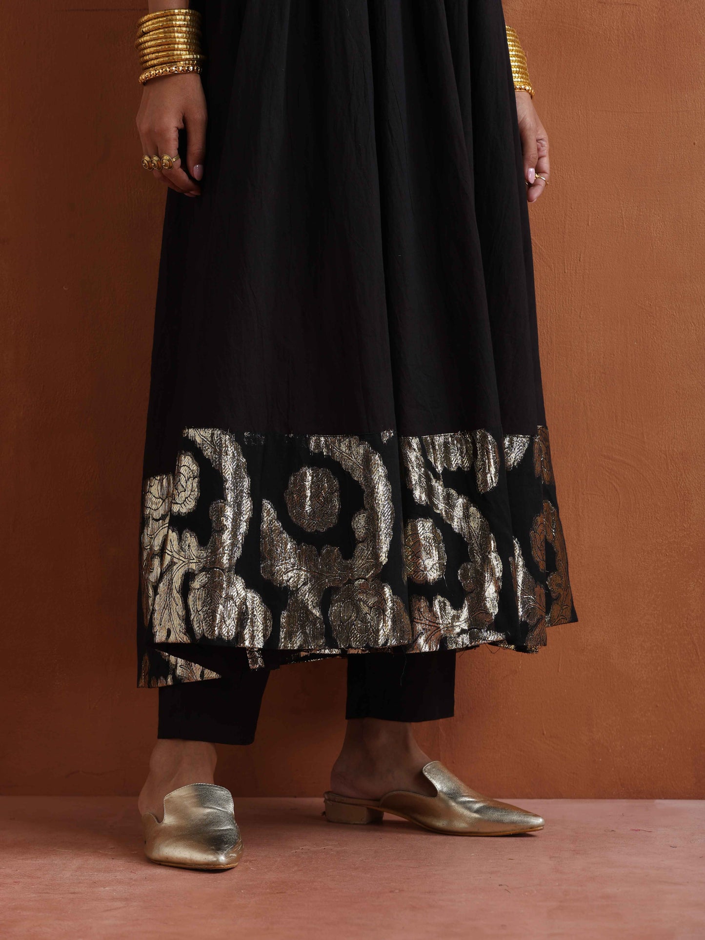 trueBrowns Black Metallic Flared Anarkali Kurta Set