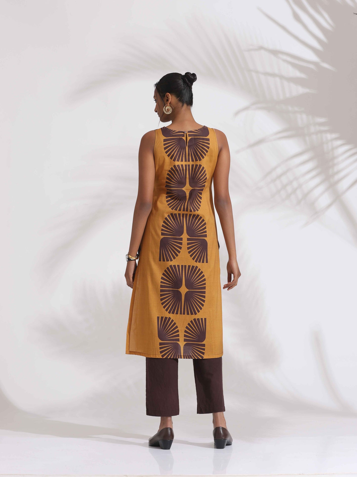 trueBrowns Brown Cotton Print Sleeveless Kurta Set