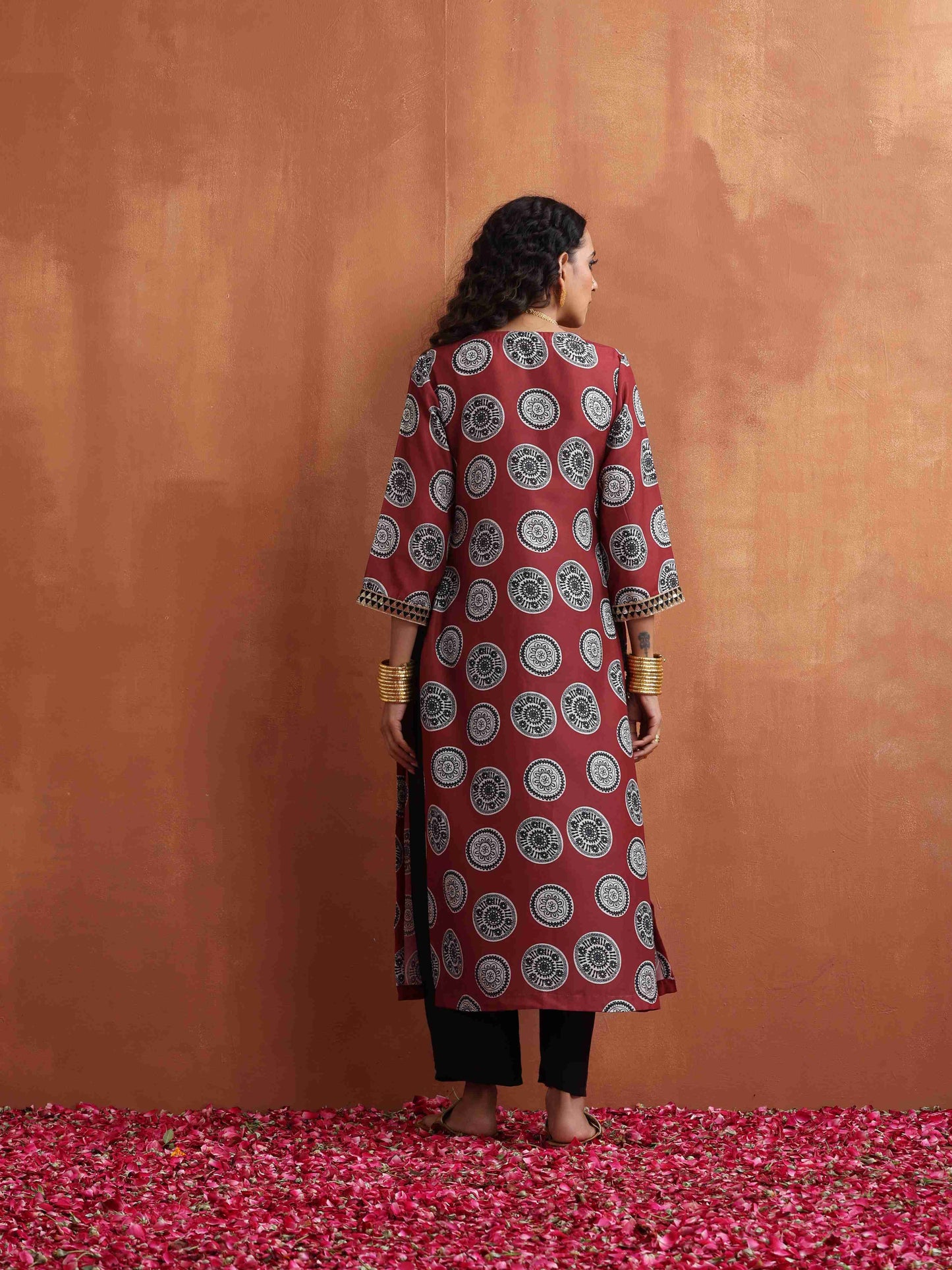 trueBrowns Maroon Print High Slit Kurta Set