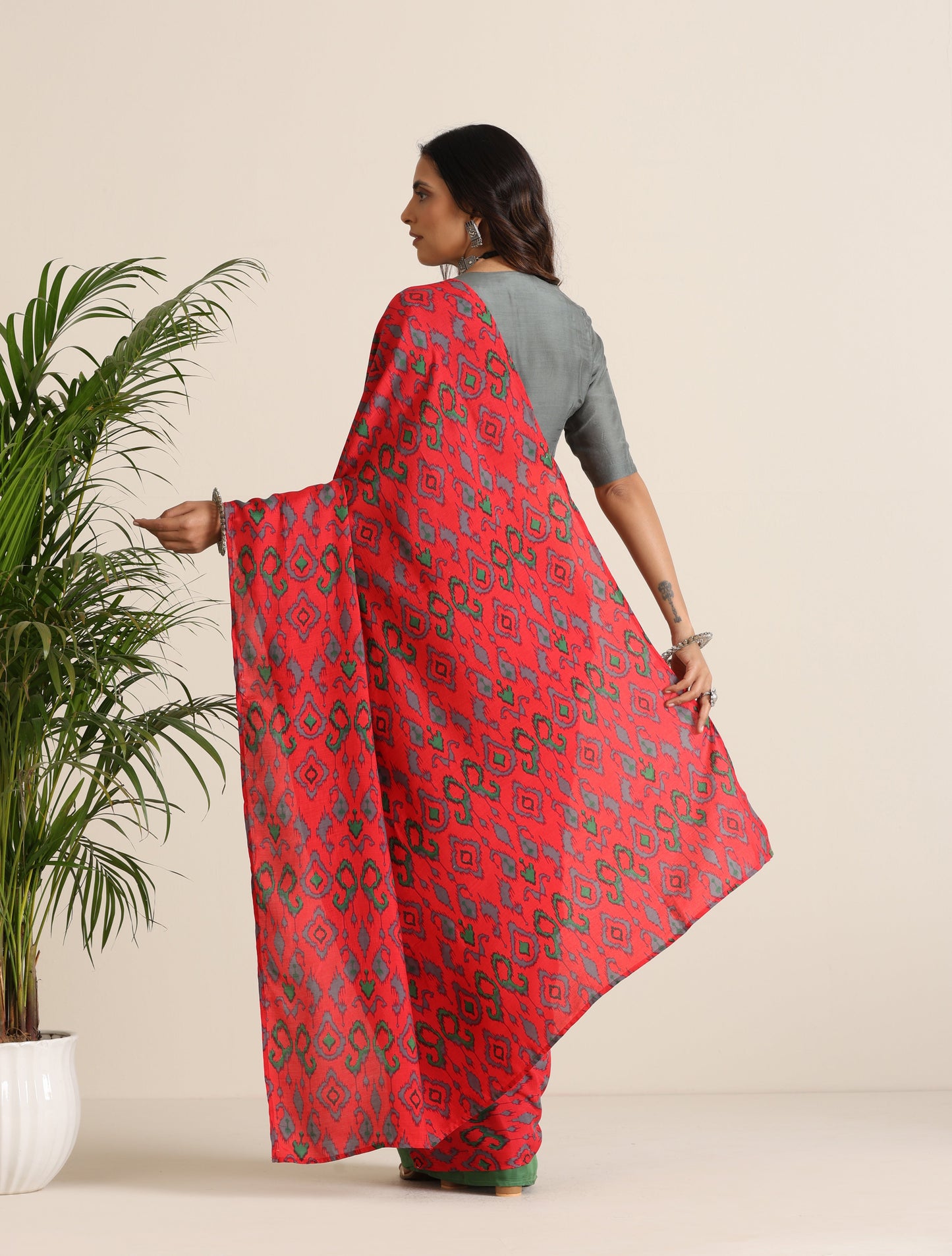 trueBrowns Red Muslin Ikat Ready to Wear Saree